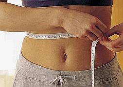 La reducción de peso debe ser moderada y sostenida, nunca de más de 5 kilos al mes. Sur