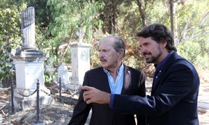 Juan Antonio O’Donnell y Teodoro León Gross, en el Cementerio Inglés.:: Carlos Moret