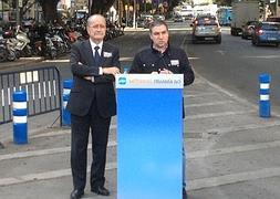 Francisco de la Torre y Elías Bendodo , en el atril instalado en la rotonda de Marqués de Larios.:: Pedro J. Quero