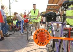 La asociación insiste en mejorar la red de carriles bici. :: Salvador Salas