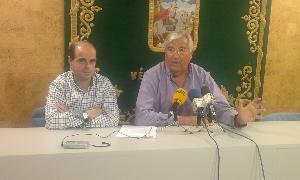 El secretario provincial del PA, Óscar Pérez, y el edil andalucista en Vélez, Marcelino Méndez,