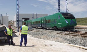 Tren laboratorio de Adif en las instalaciones del centro de mantenimiento de Bobadilla, en Antequera. :: Sur