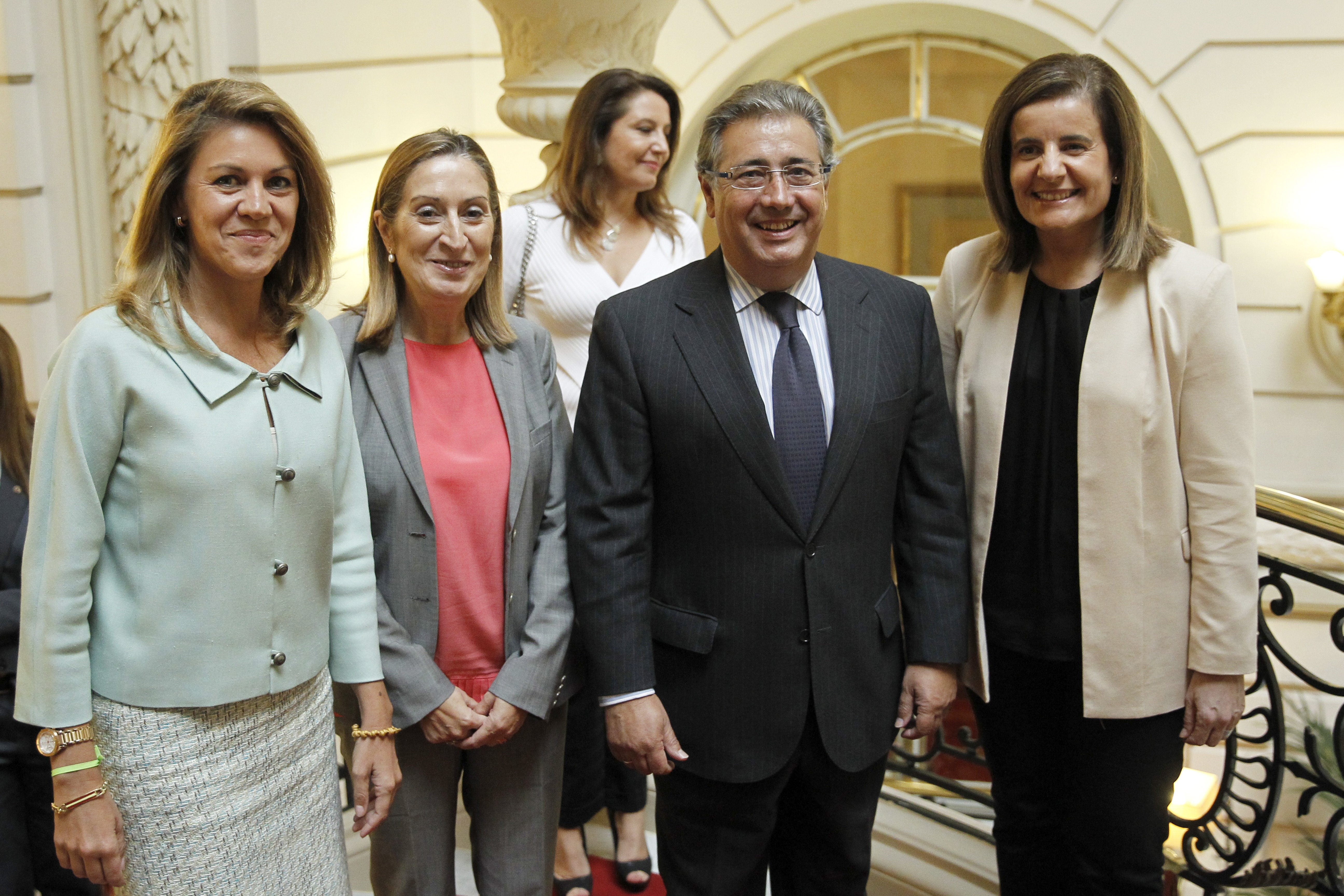 Zoido descarta a los ministros Montoro, Arias Cañete y Báñez como candidatos a la presidencia de la Junta