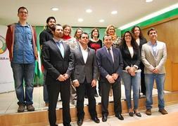 José Luis Ruiz Espejo (tercero por la derecha), junto a los premiados.:: SUR