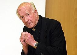Fallece en Málaga a los 92 años el jesuita Jorge Loring, experto en la Sábana Santa