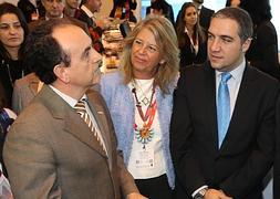 Rafael Rodríguez, Ángeles Muñoz y Elías Bendodo.:: Salvador Salas