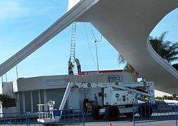 Operarios trabajan desde primera hora de la mañana.:: H. B.