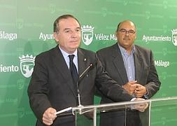 Francisco Delgado y Jesús Lupiáñez, portavoz del PP en el Ayuntamiento.::A. Peláez