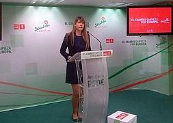 La secretaria de salud y consumo del PSOE-A, Estefanía Martín.:: SUR