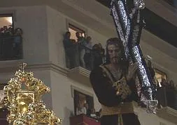 El Nazareno del Paso durante el cortejo.:: P.J. Quero