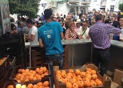 Se han repartido dos mil kilos de nísperos, vino del terreno y dos mil tarros de mermelada elaborada con esta fruta.::E. CABEZAS