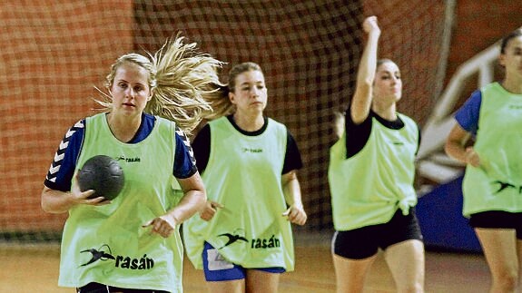 Mina, en un entrenamiento del Asisa Málaga Costa del Sol.