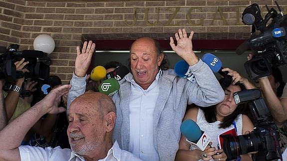 Montesinos sale del juzgado.