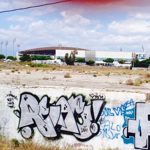 Terrenos reservados para la construcción del Centro de Raqueta, junto a las piscinas de Inacua. 