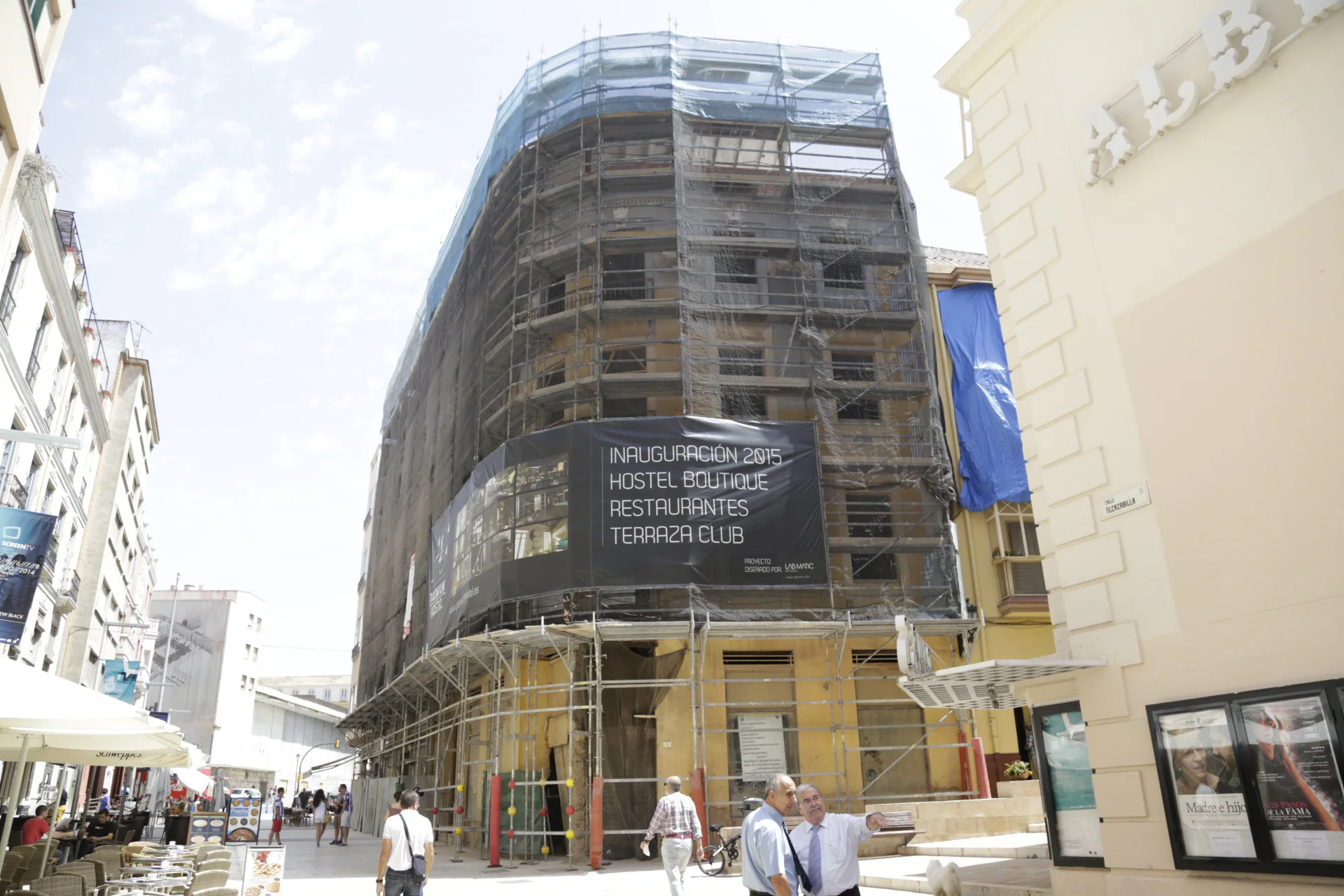 El edificio, construido en 1920 por AntonioBaena, lleva varios meses en obras