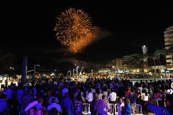 Los fuegos artificiales dieron el pistoletazo de salida a la Feria de San Bernabé. :: josele-lanza