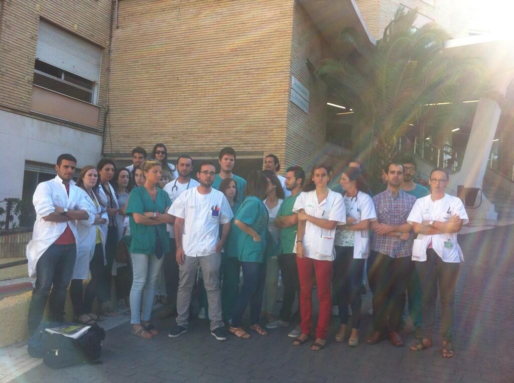 Grupo concentrado esta mañana en el centro hospitalario 