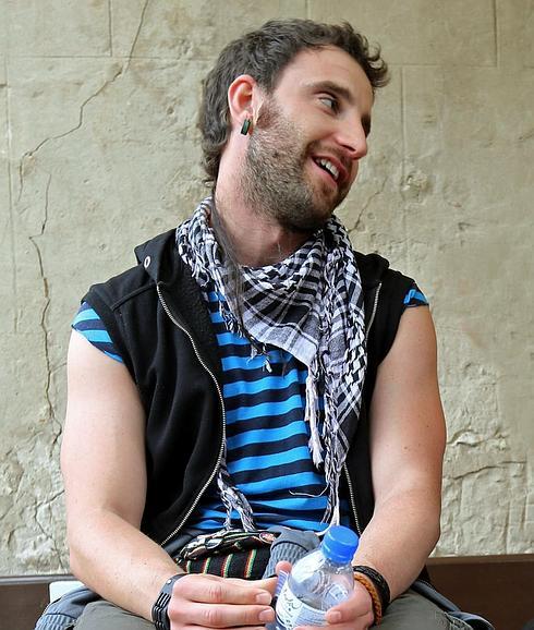 «No es un guapo más»