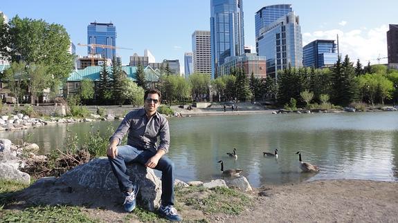 Luis Javier Mesa, con el ‘skyline’ de la ciudad de Calgary a sus espaldas