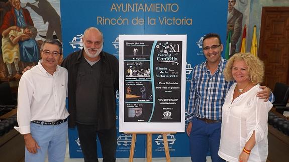 Juanma Lara, con el alcalde, Francisco Salado, y el edil de Cultura, Antonio José Martín