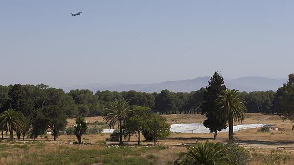 Terrenos del Benítez, en los que ya está realizada la balsa para la laguna central del parque 