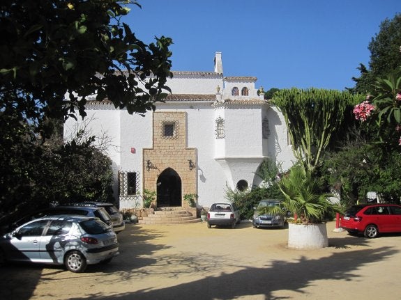 Fachada del Hotel Miami, uno de los establecimientos pioneros de la Costa del Sol. :: p. a.
