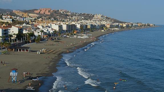 Vista de las playas de Rincón y de su paseo marítimo. 