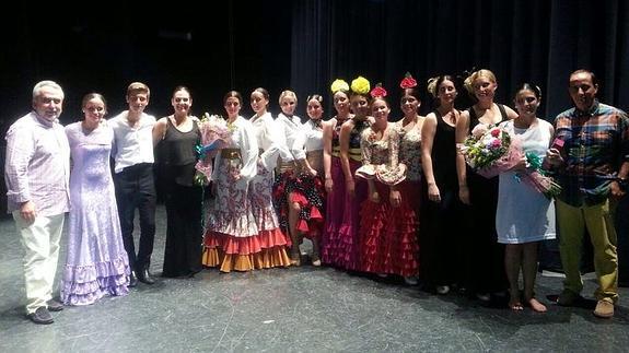 La academia de Baile de Lydia y Lucía, ayer antes del espectáculo 'Sueños'. 