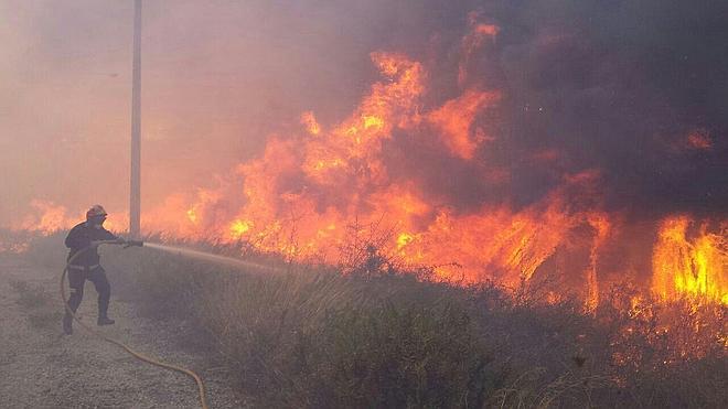 Mijas sufre nuevos desalojos en el tercer incendio del verano en menos de un mes
