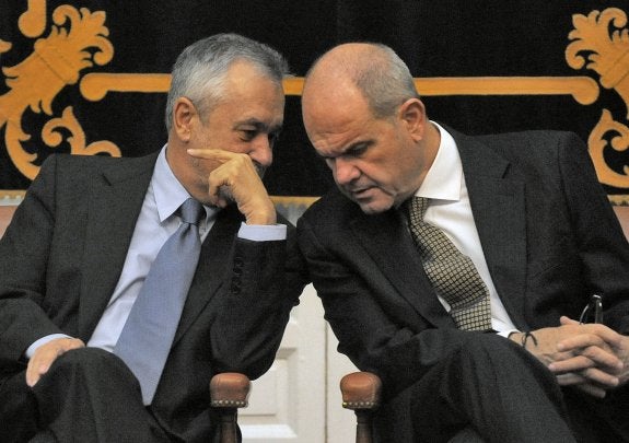 José Antonio Griñán y Manuel Chaves, en una imagen de archivo. :: efe