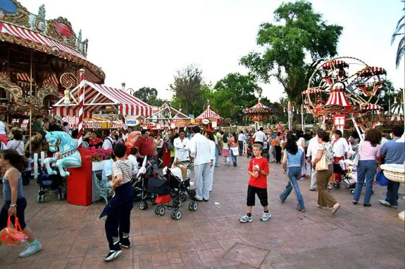 La afluencia de público de todas las edades al parque de atracciones es más notoria en estos días.