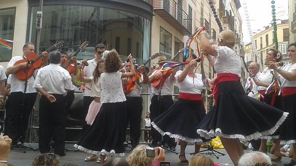 Las pandas de verdiales ofrecen la esencia de la tradición en el Centro