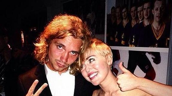 Miley Cyrus y Jesse en los VMA. 