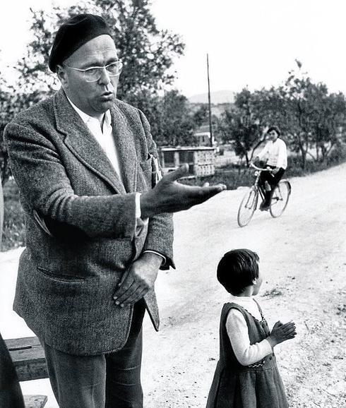 Con sus hijas Daniela y Libera en 1965, en Partinico. 