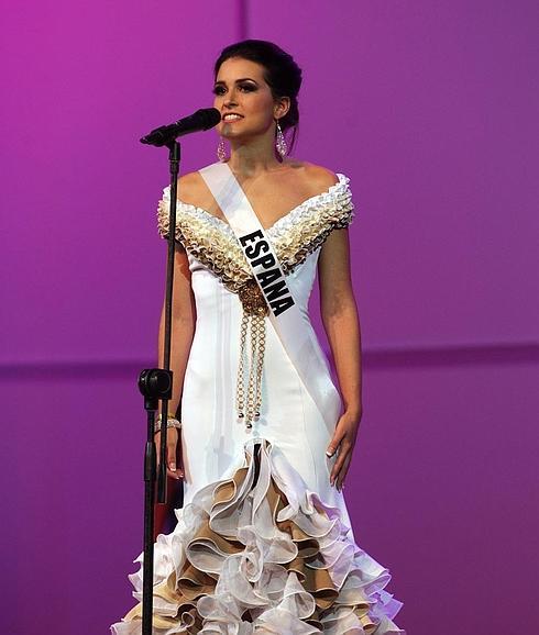 Yanire Ortiz, con un vestido de flamenca, durante el certamen. 