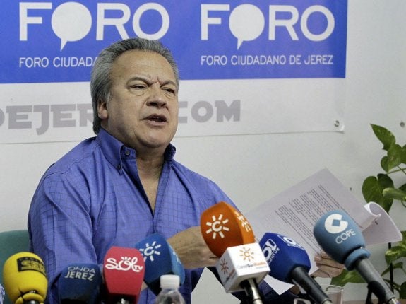 Pedro Pacheco, en una de sus últimas apariciones como líder de Foro Ciudadano. :: Sur
