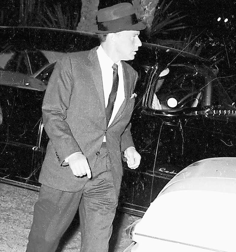 Sinatra al llegar al Pez Espada.