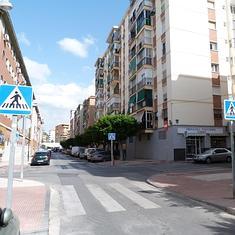 Cruce de la calle Paco Miranda con la calle Gordón, donde se echa en falta una señal.