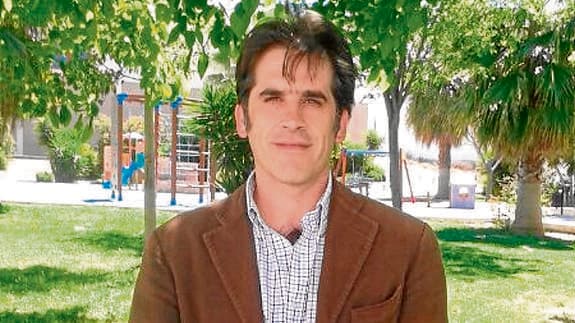 Antonio Domínguez es diplomado en Fisioterapia y licenciado en Medicina por la UMA