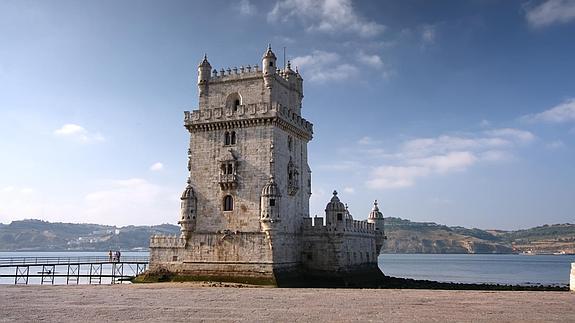 lLa Torre de Belém, junto al río Tajo, símbolo de la expansión portuguesa