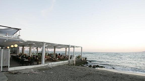 Terraza de las columnas de los Baños del Carmen, ayer. 