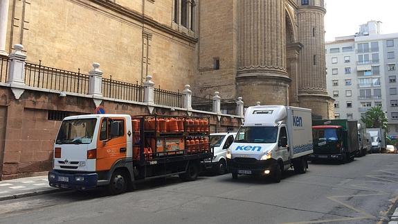  Carga y descarga en Postigo de los Abades. 