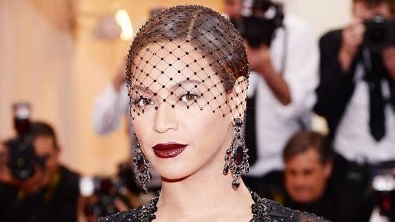 Los labios oscuros imponen tendencia