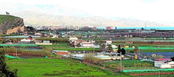 La zona de Almayate, en Vélez-Málaga, es una de las que el plan del litoral blinda a la construcción de viviendas por sus valores medioambientales. :: ñito salas