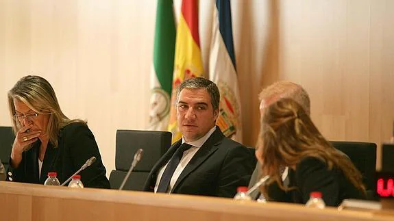 El presidente de la Diputación, Elías Bendodo, en el pleno de hoy. 