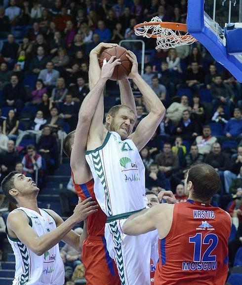 Zoric, en una imagen de la única victoria del Unicaja en Moscú.