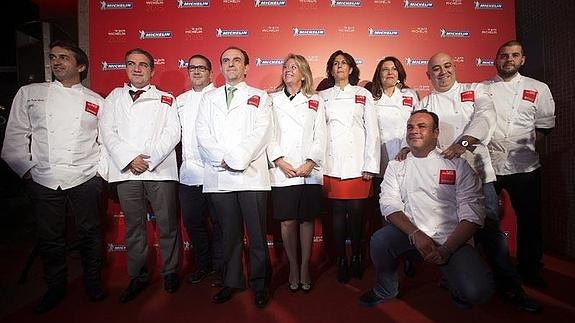 José Carlos García, Elías Bendodo, Dani García, Rafael Rodríguez, Ángeles Muñoz, Isabel Borrego, Carmen Crespo, Ángel León (agachado) Diego del Río y Jaume Puigdengolas.