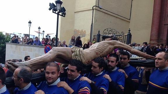 El Cristo del Mar, esta tarde a su salida de la iglesia de San Juan Bautista