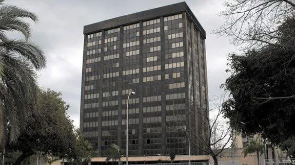 El edificio de usos múltiples de la Junta en la avenida de la Aurora, en Málaga.