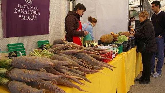 Uno de los puestos con la típica zanahoria morá. 